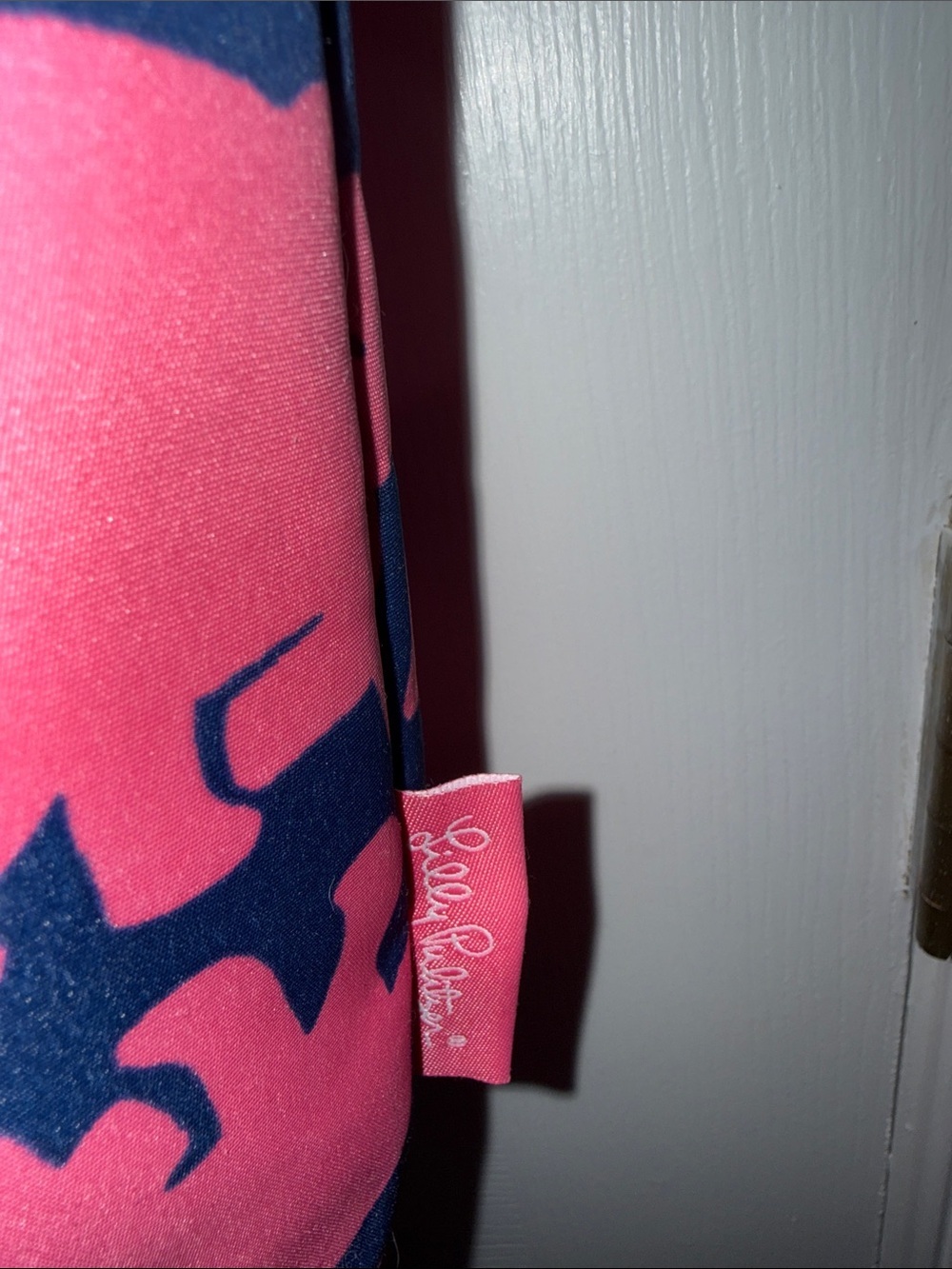 Lilly Pulitzer Navy and Pink Insulated Trunk Sun pattern. - Picture 4 of 6